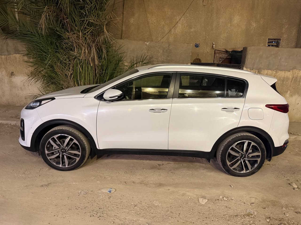 كيا سبورتج موديل ٢٠٢٠ كير ومحرك مكفول
مواصفات ستاندرد
شاد الها كامرا متحركة وشاشة بلادية
تخم تايرات جديد قبل شهر شديته
دهن وفلاتر قبل شهر بدلته
سيارة ماشية ٢٦١١٣ قابل للزيادة 
السيارة باسم الاهل مكفولة من الضربة و الصبغ
خليجية من الشركة الدولية ماخذيها زيرو بوقتها
سبير السيارة مانازل

السعر ٢١،٥٠٠$ 
يعني ٣٢،٥٠٠،٠٠٠ مليون دينار بغداد, العراق


**إذا كنت صاحب هذا الإعلان وتريد حذفه لأي سبب، رجاءا أرسل رسالة إلى الدعم الفني**