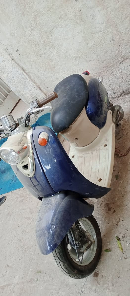 دراجه عبد الحليم فحل تخبل كلهه كامله مابيهه اي نقص بس متروكه تقريبا سنه كامله هسه تشتغل وتطفه ع حطتهه للبيع 
السعر 200 
رقم ***********
