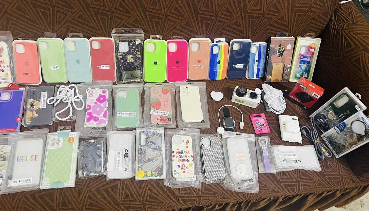 حبايب غراض بالة وجدد اصليات للبيع سعرهن شلع 35الف مكاني بغداد حي القاهرة ***********
توصيل مجاني كافة المناطق والمحافضات

سماعات ايفون 1
ايربود سماعة اصلي وتجاري 2
مداليات ساعة ودرنفيس 1
كيبل شحن جوستك جوكر 1
كامرا جديدة 1
كفرات اجهزة ايفون حديث عددهن 34
ساعة بالة كوبي يرادلة بس شحن1
لاصق حماية كامرة 16برو ماكس
