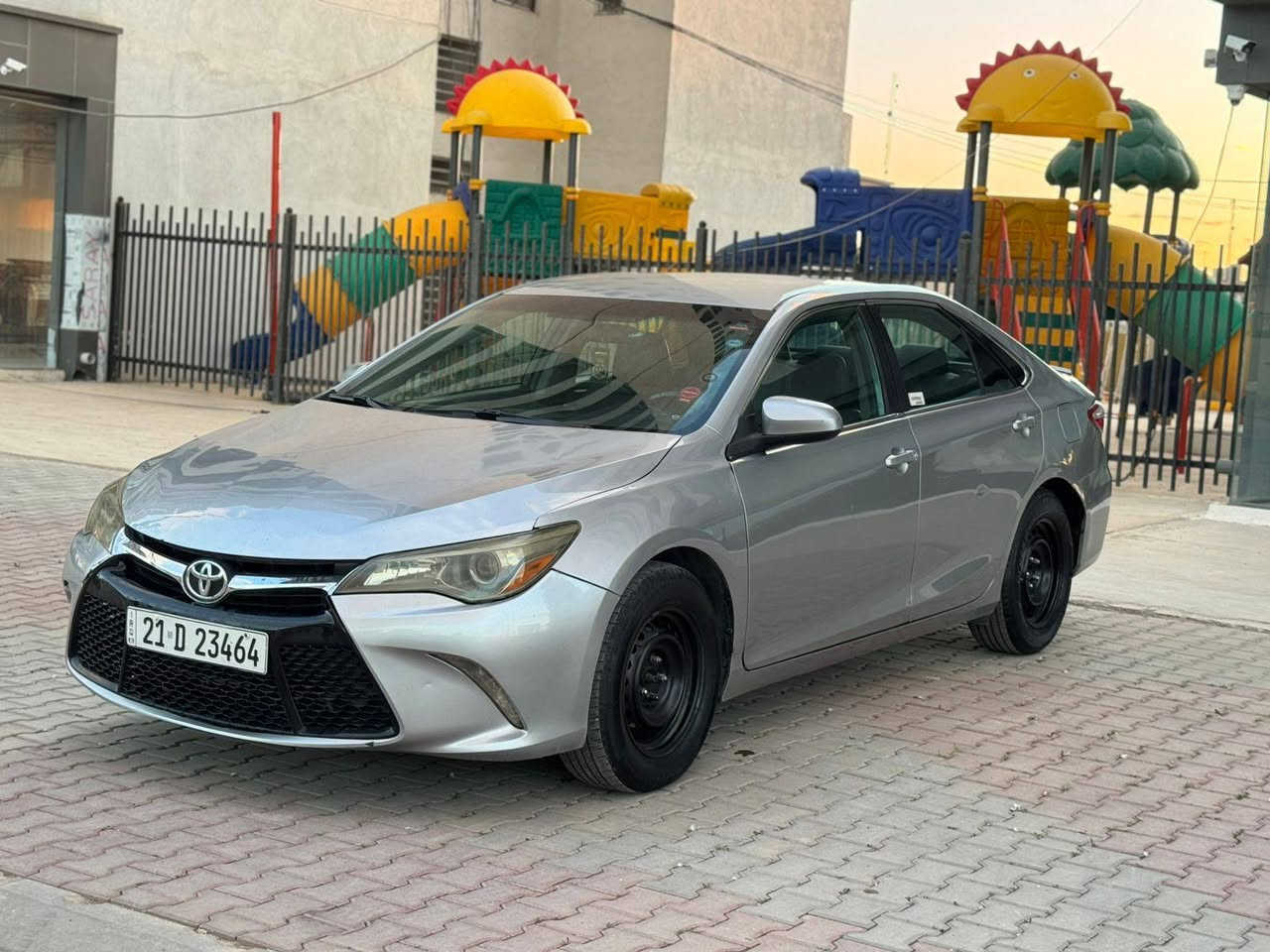 للبيع كامري موديل 2015.  وارد .
   رقم سنوية وهزة جديد 
بطاقة بانزين . 
   كير ومحرك مكفولات . 
    بيه 4 قطع صبغ .  
   السعر .  119.   ومجال 

   ***********
