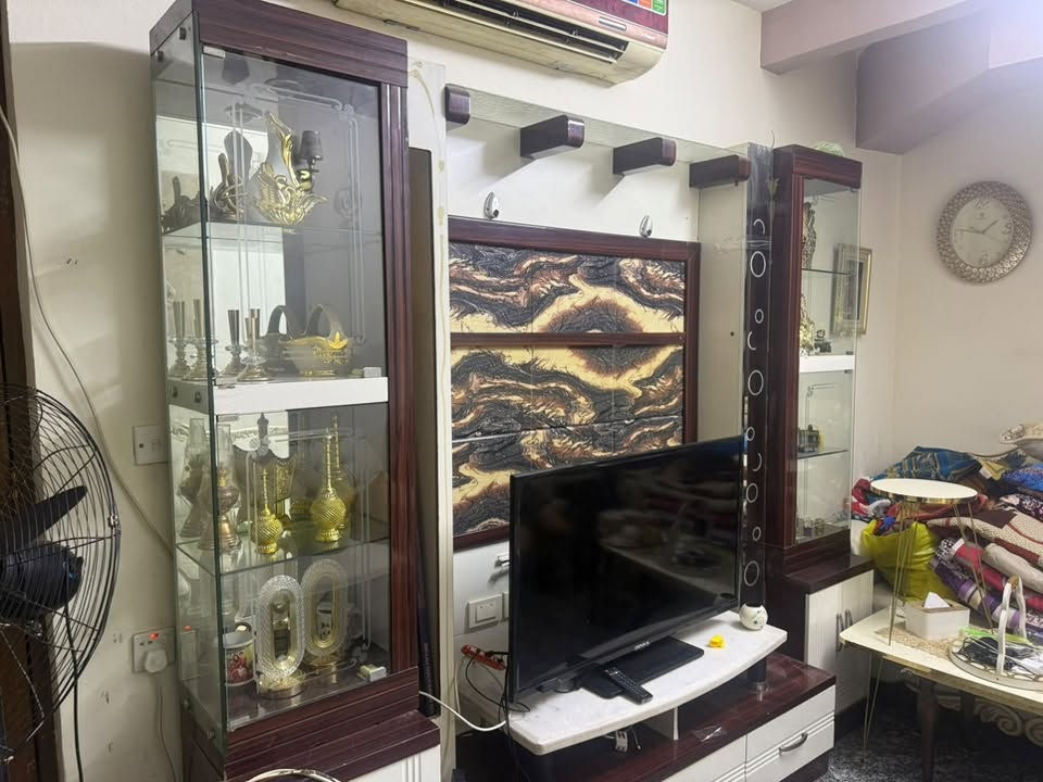 السلام عليكم فاترينه للبيع سعرها 400  وبيها مجال للطيبين مكاني بغداد السيديه للستفسار ***********

