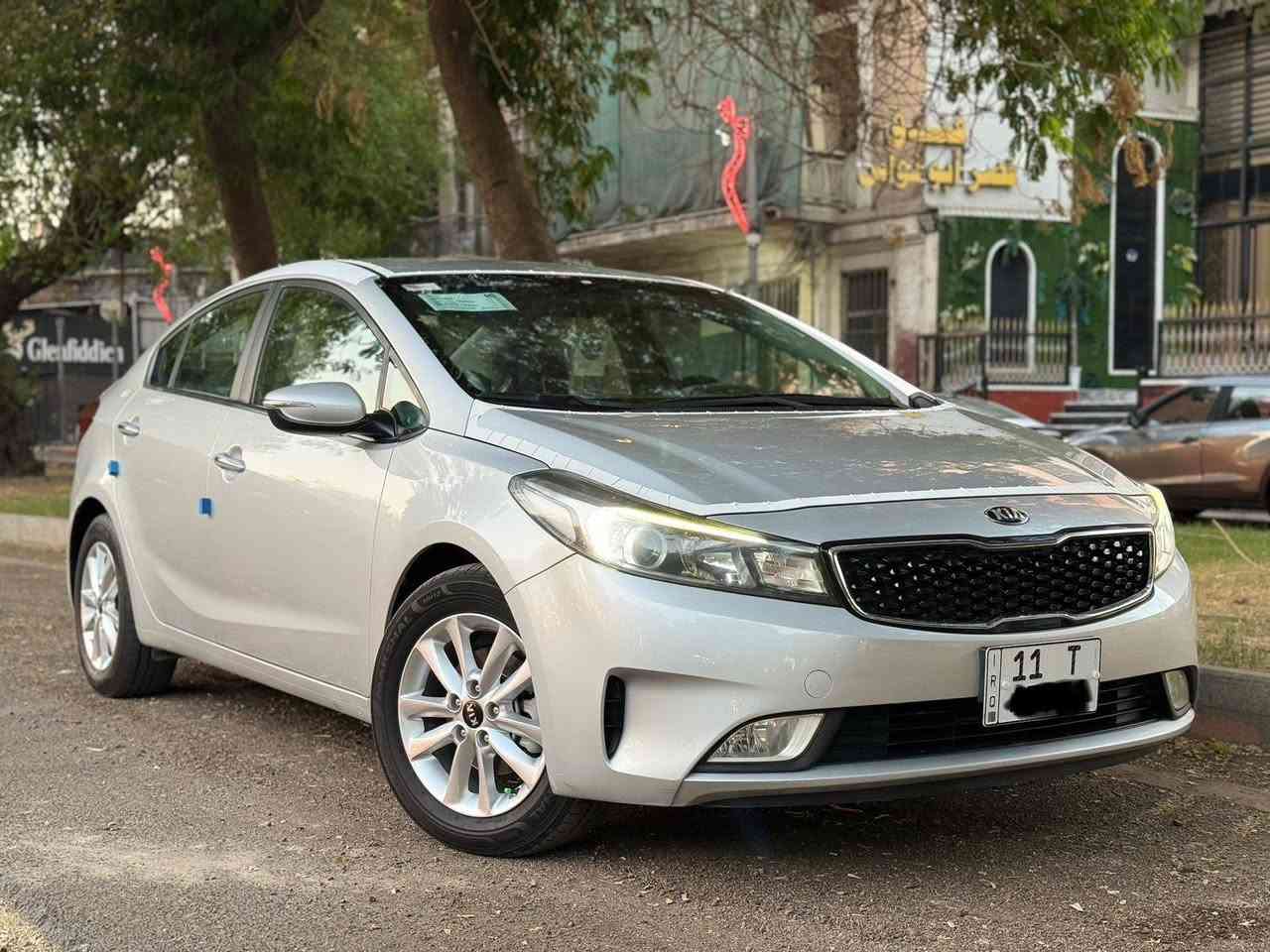 يا الله 
سيراتو 2017 خليجي الشركة العامة 
رقم بغداد الجديد بسمي شخصيآ محرك 1600
السيارا جديده مثل مجاي تشوف ماشيه 75 حقيقي
كفالة عامة ما عدا هاي الضربة فوگ التاير الايسر الخلفي
وما معدله على وضعها السعر 140 مكان السيارة نجف
***********
