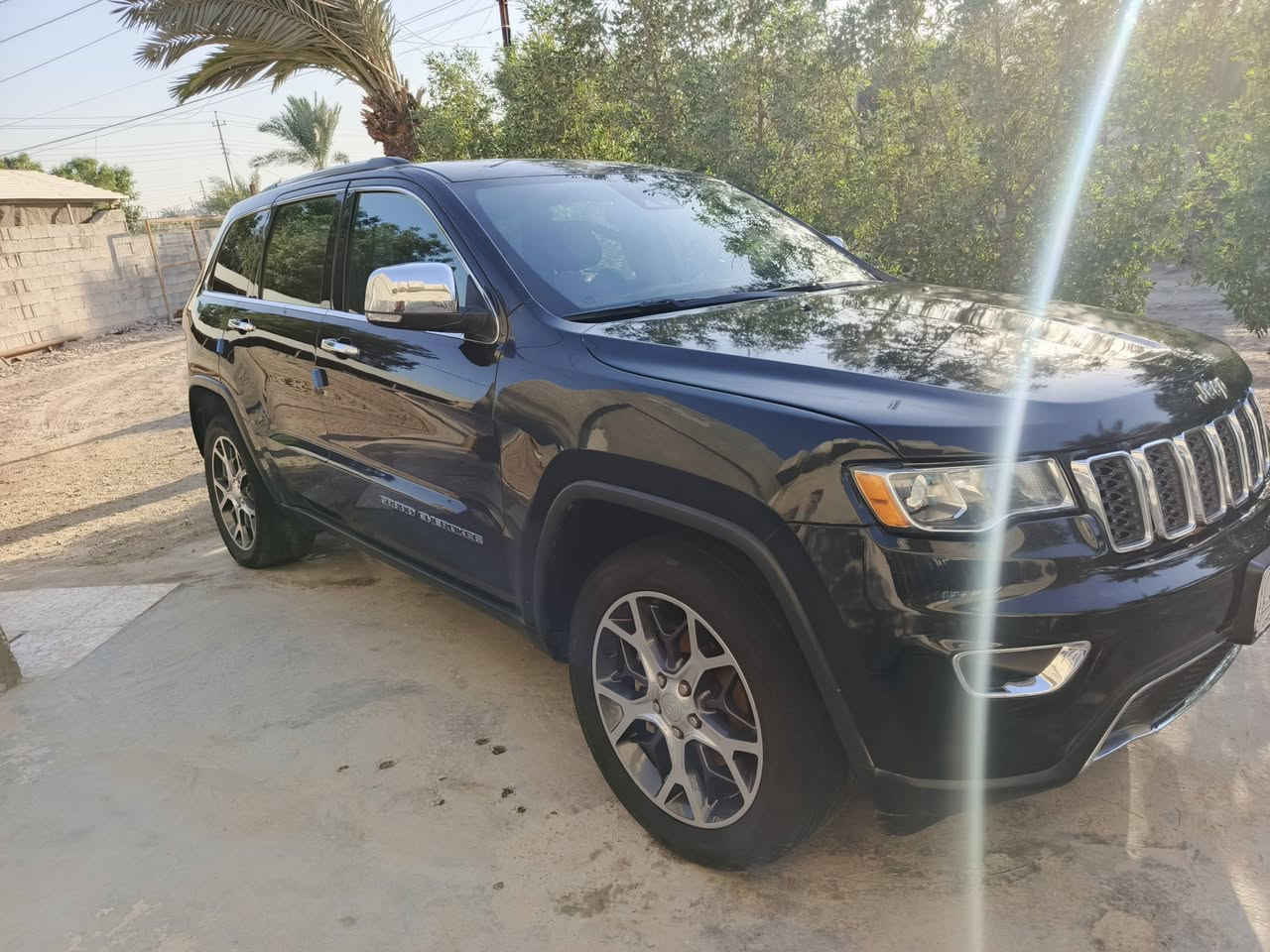 سلام عليكم جيب موديل 19 لمتت ماشية 83500 حقيقي حادث بنديد فقط بدون دواخل محرك كير كفالة فور ويل بدون إرباك بجم كبس ويل 20 شفتات سيارة حلوة سعر 250 رقم تلفون ***********
