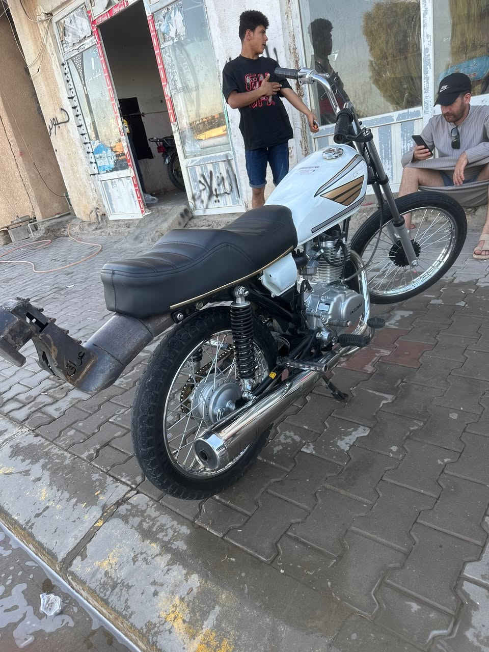 انتنس 26 لمحرك 25 دراجه مختمه من لتاير للتاير ترايك وين متريد دراجه مال حض وبخت تجي واشوف غراضه كله جدد ب 650 وبيه مجال يرهم مراوس لستفسار اكثر رقم*********** واتساب فقط
