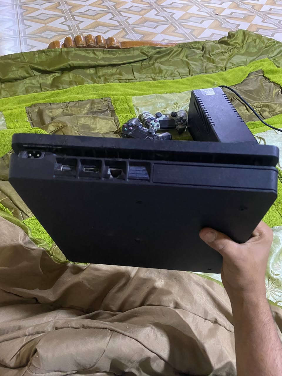 بلي 4مهكر نضام1252 كامل ويا ألعاب  بي مكاني بصره رقم*********** السعر 275
