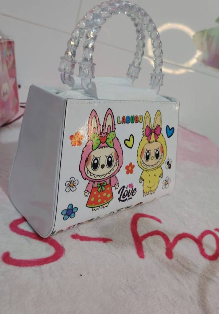 حقائب بناتيه:
👜 حقيبة لابوبو 💖 سعرها 6,500 دينار

👜 الحقيبة البناتيه الأنيقه ✨ سعرها 8,000 دينار

🚚 والتوصيل مجاني

بنات حسابي جديد وأتمنى توقفن وياي وتدعموني 🙏

📩 للحجز راسلوني خاص


**إذا كنت صاحب هذا الإعلان وتريد حذفه لأي سبب، رجاءا أرسل رسالة إلى الدعم الفني**