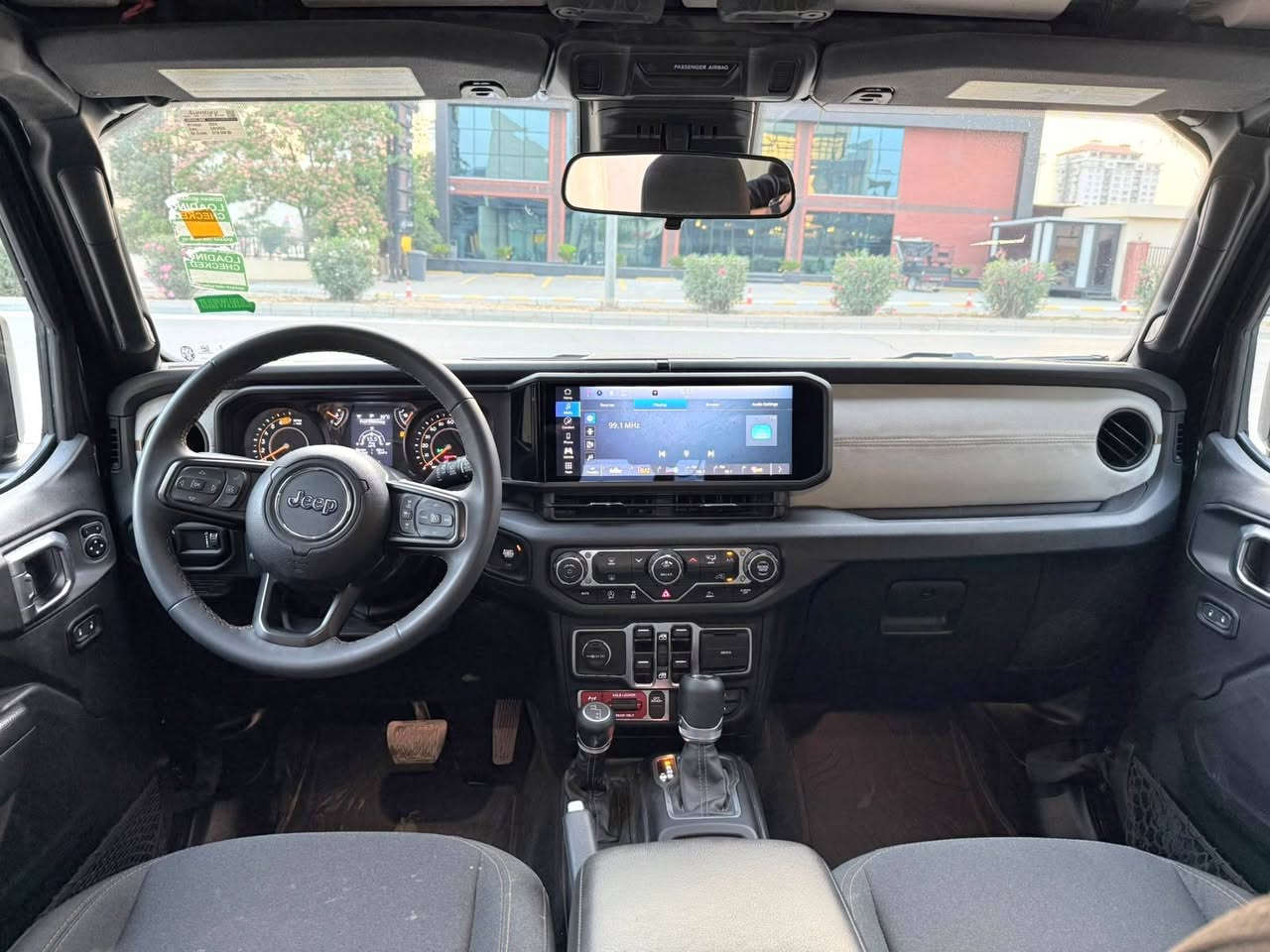 Jeep wrangler 2024 Willys V4 20 turbo Awd  ***********
ڕەنگ ڕەش مواسەفات . بەسمە . شاشە گەورە . کامێرا . ڕادار . ئاوێنە هیتەر . قفڵی اکسل . دەبڵ اکسل . ئۆتۆ ستۆپ . 10 هەزار ڕۆشتوە . 2 دەرگای گۆڕاوە بە بیلاد بێ بۆیاخ وەکو شوشە وایە سەیارەکە 3 مانگ کاتی لەگەڵا . مەکینە 4  پستۆن تۆڕبۆ ی بێ هایبرێد بەنزین زۆر کەم ئەخوات . 
سعر 270 $$  شوێن سلێمانی
