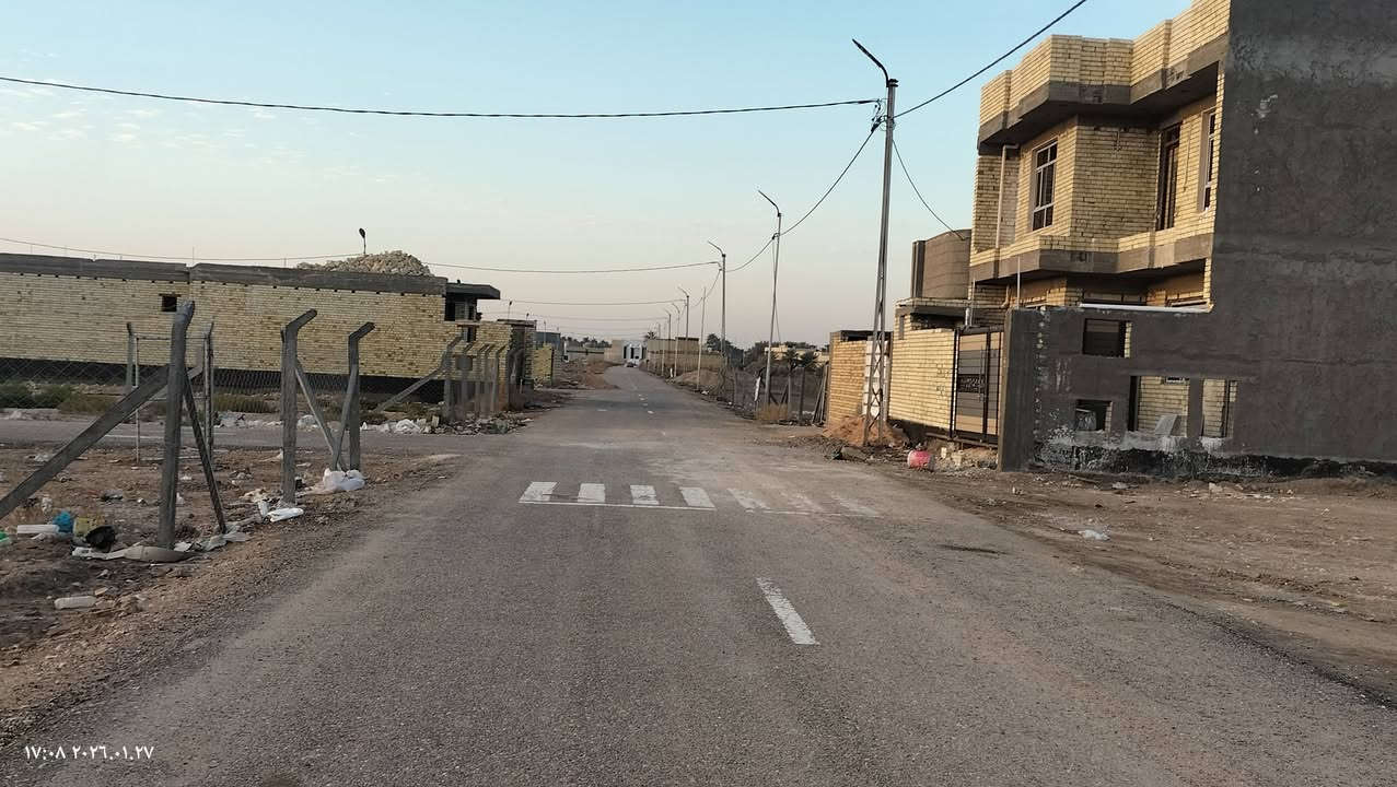 السلام عليك توجد لديه قطعه للبيع للبيع المساحه 200متر الواجهة 10ونزال 20 خدمات كامله ماء كهرباء ونادره اليليه وتبليط شوارع مركز صحي صيدليه أسواق المكان بابل حله ورديه داخل يم علي ابن الحسن المثنى تبعد عن المركز 5دقايق وعليه خط كيات تقسيم جديد وبيه بناء السعر امناسب ويوجد معمل غاز يمه الاستفسار اكثر الاتصال على الرقم *********** طابو سند 25 تحويل مباشر بسم المشتري
