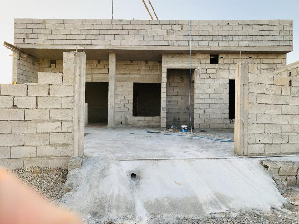 السلام عليكم
هيكل للبيع 
متكون من غرفتين 
وحده 5-4والثانيه4-4
هول5-4
مطبخ5-4
ربعه 7-3.5
الهيكل مؤسس مي ومجاري ومصبوب صبه ناعمه
يبعدعن سايدين المضهوريه150متر
ويبعدعن التبليط الفرعي 20متر
مساحه القطعه230ومساحه البناء 170
للاستفسار الاتصال على الرقم
***********
مكلف بلنشر
