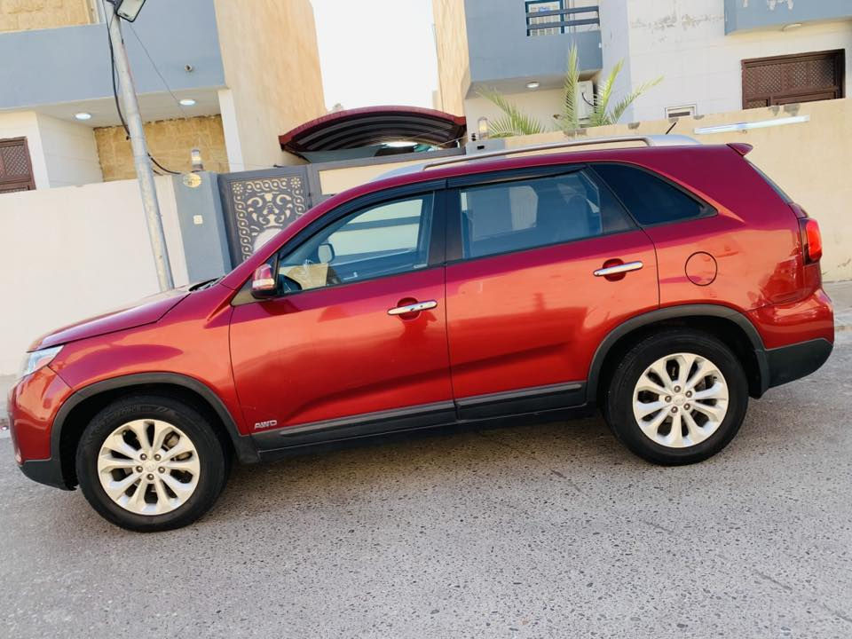 السلام عليكم للبيع كيا سورنتو موديل 2014 6 سلندر وارد امريكي فول مواصفات عدا الفتحة 4 قطع صبغ سونار موجود السعر 139 وبيها مجال  مكان بغداد للتفاصيل ***********
