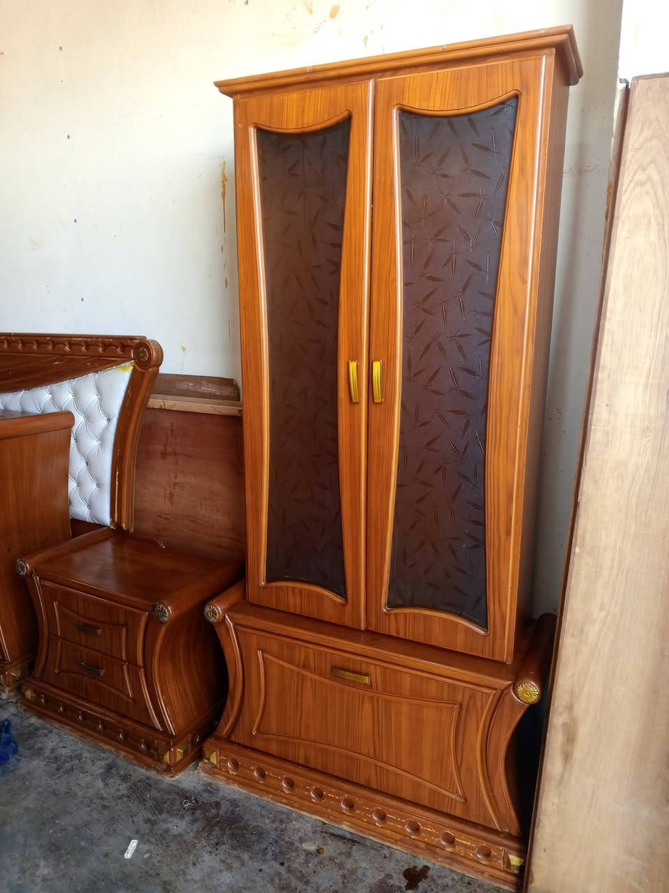 يوجد لدينا غرف نوم صاج عراقي فول نظافة العنوان قريه صدر النهر الشارع العام أي استفسار خاص او اتصال (((***********))))
