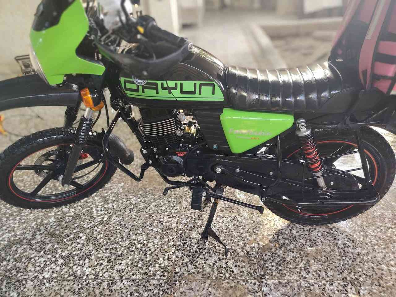 السلام عليكم شباب دارجه دايون للبيع موديل 2025 دراجه برغي مامفتوح بيهه ترايك وين متريد مرقم اربيل دراجه جديده السعر 2700 وبيها مجال للطيبين / العنوان بغداد / شارع المدارس / قرب اسواق فدوه (هاتف)  ***********
