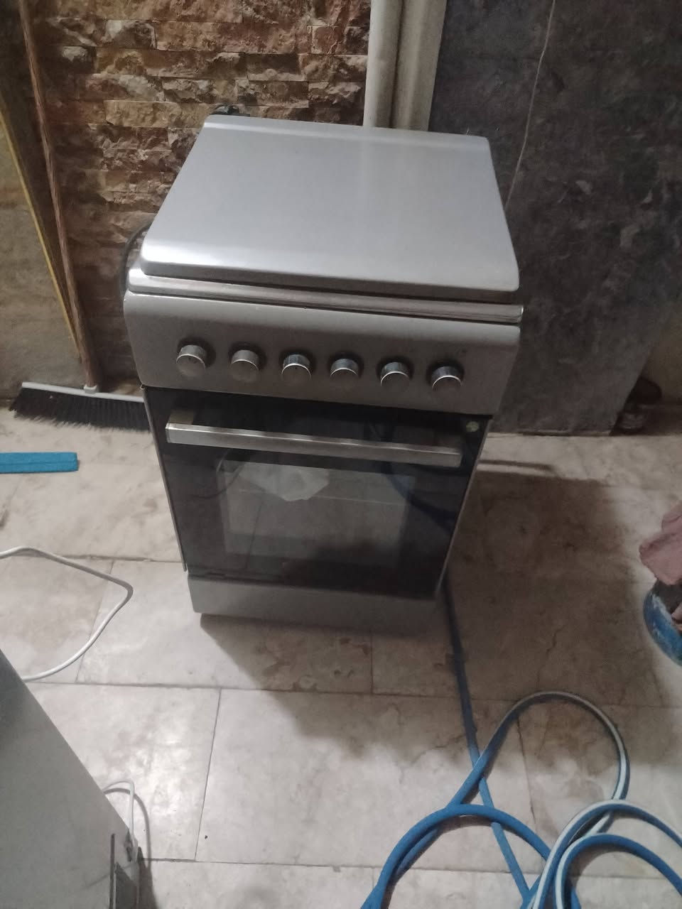 براد للبيع وطباخ مجمده وشاشه الوادي حجم ٢٨ البنوك٢ ٠٧٨٨٥٢٦٣٨٣
