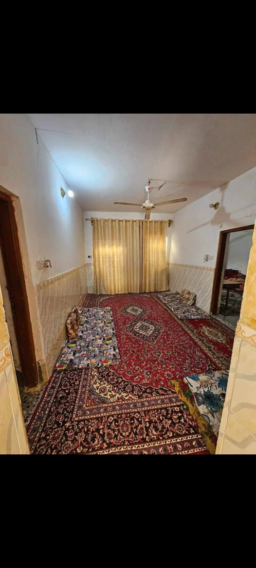 السلام عليكم..
دار للبيع زراعي  بضهر بانزين خانه قرب مستشفى مرجان للجزائر / منطقه البوعليان خدمات كامله مي كهرباء شارع تبليط 
بناء طابوگ صب كونكريت
عالي عن الشارع 
400 متر طابو زراعي سند 25
طابقين
الطابق الاول يحتوي على غرفتين وهول واستقبال وكلدور وصحيات داخليه ومطبخ حار وبارد 
الطابق الثاني يحتوي على غرفه وصحيات ومخزن
حديقه كبيره وكراج سياره وصحيات خارجيه
سعر 100بي مجال للاستفسار الاتصال ع لرقم 
0780 246 8665
