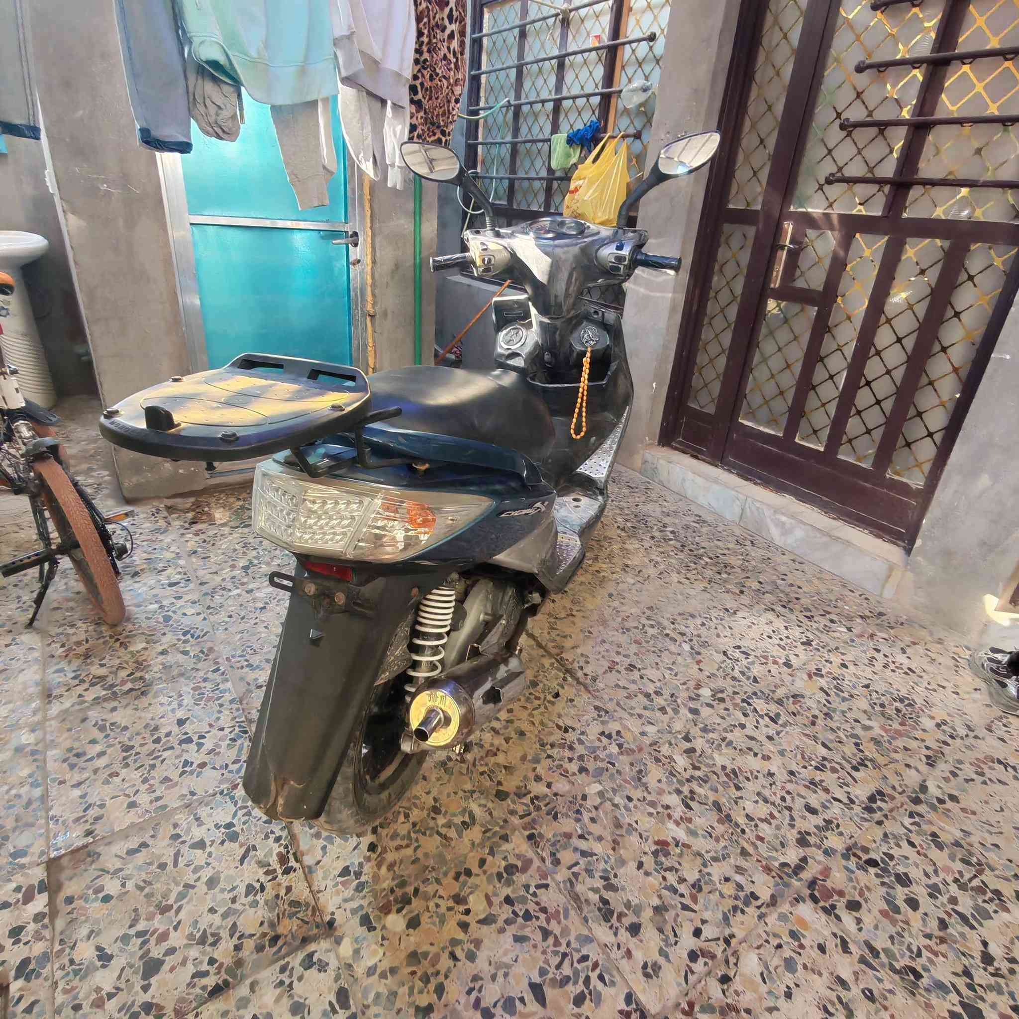 سلام عليكم دراجه سكنس فحل نوزل دراجه كامله مكمله شلعه ومعدل عارضها 750للبيع  مكان زعفرانيه الاستفسار رقم صاحبها ‏‪***********‬‏
