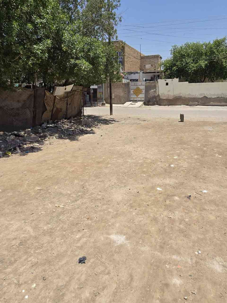 بيت 🏠 حواسم للبيع قريب ع شارع يحتوي ع غرفه واستقبال ومطبخ وصحيات  المكان العوفيه قرب مدرسه لغدير للاتصال ع رقم 📱 ***********
