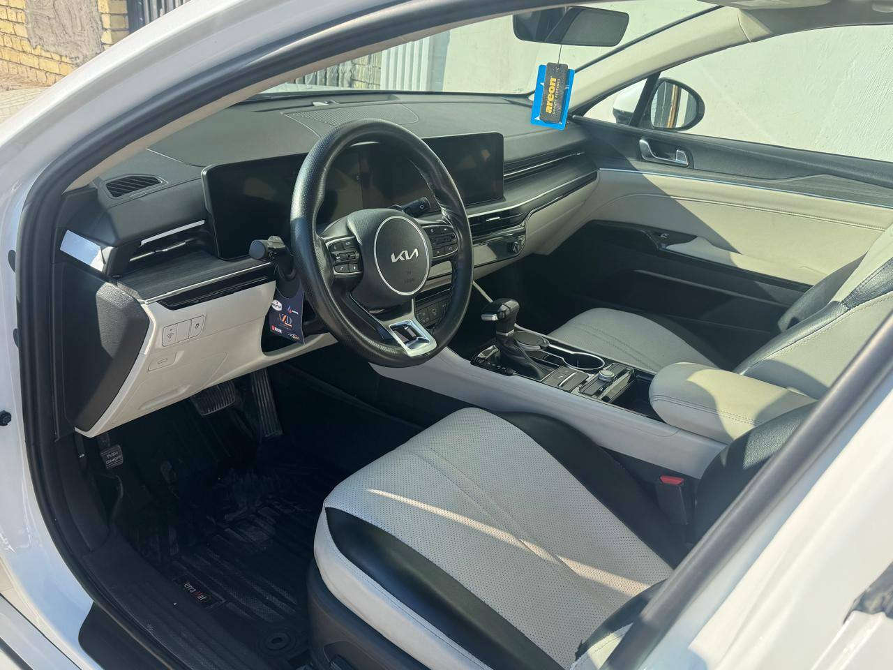 السلام عليكم اخواني K5للبيع 2024خليجي 2500 ماشيه 45 مابيه ولا شخط جاهزه السياره على وضع الشركه فول مواصفات السعر 235بيه مجال عنوان السياره الدوره تحويل ثاني يوم للاستفسار الاتصال على ***********
