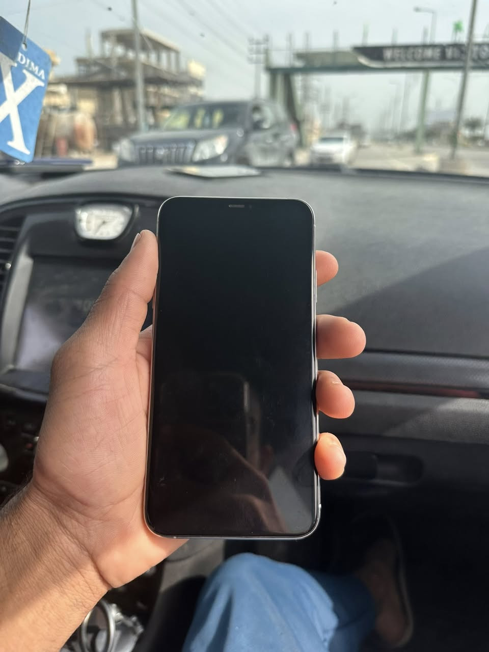 السلام عليكم
11 برو ماكس
ذاكرته ٦٤
مبدل بس بطاريه
فيس ايدي متوقف 
جهاز خير من الله 
بدون ملحقات
كربلاء كنطره السلام 
***********
