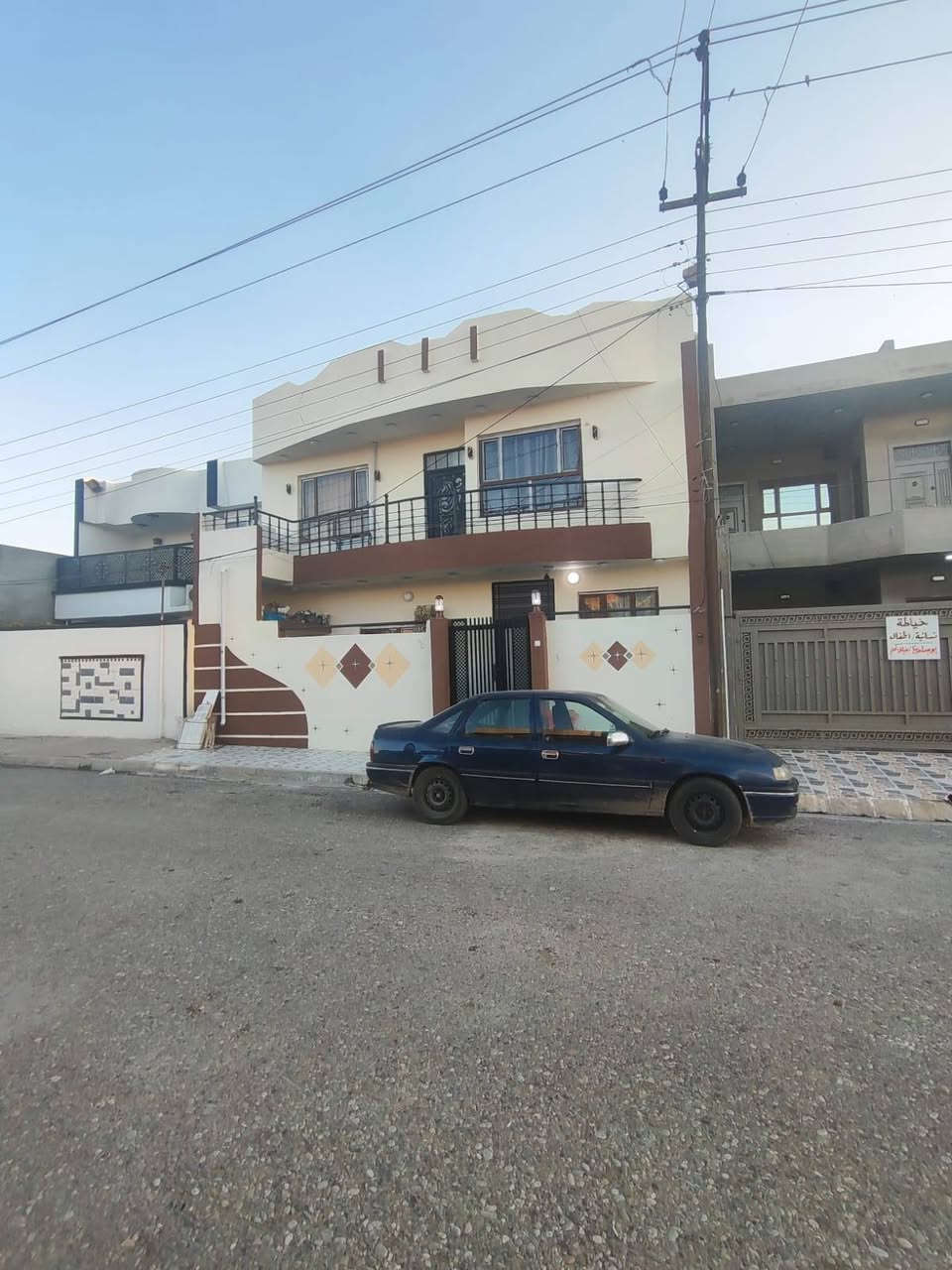 دار للبيع 110متر. مربع طابقين وبيتونه فول بناء درجه اوله علئ شارع 15مترا  يتكون من 

الطابق الاول
 غرفة نوم
 ومطبخ حار بارد
واستفبال.
هول
 ودرج داخلي
 وصحيات داخليه 

وصحيات  خارجيه

الطابق الثاني 
3غرفة نوم
 وصحيات
 وهول
 
 
الموقع حي النصرمقابل جامع المدينه

 السعر المطلوب125مع مجال

 

للاستفسار اتصل علئ الرقم***********
*********** مكتب ابو ظبي للعقار والمقاولات حي الزوراء ٥٥ مقابل دوميز قرب مكتبة السعاده
مستعدون لاستقبال كافة العروض في جميع انحاء كركوك
