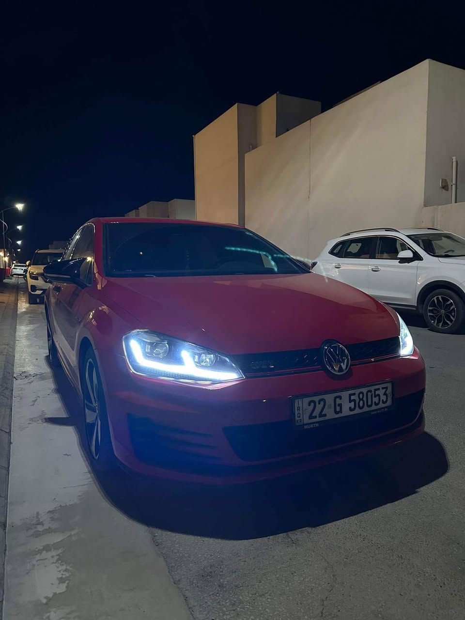 السلام عليكم
للبيع GOLF 
الفئة GTI
بيها شوية حركات عطاس وهاي الامور 
المحرك 2000 t
تبريد ثلج اكيد 
كير محرك صدر مكفولة
السيارة معروفة موصفتها 
حادثها مرفق وعلى كده مصبوغ 
السيارة حلوة ونظيفة جداً 
ماشية تقريبا 86 
السعر 15,400  مجال بسيط وكلشي اكيد موجود بالسوك 
رقم اربيل بأسمي 
السيارة موقعها بغداد 
للتواصل ***********
