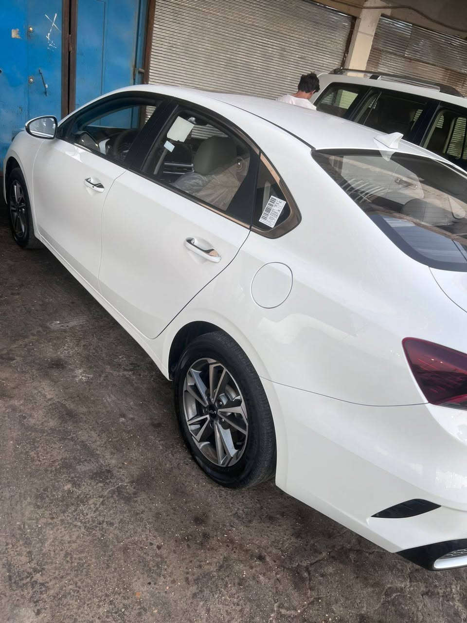 كي 3  موديل ٢٢ رقم اربيل  بسمي تريد تحويل او وكاله جديد ماشيه ٥٩ الف سياره جديده مكانها بغداد فول مواصفات بيها باب صبغ اثر شخط وصوره موجوده سعرها ١٣٨ وبيها مجال قليل ***********
