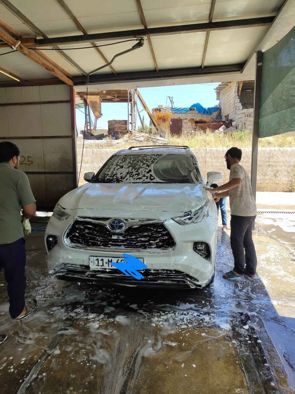 للبيع تويوتا هايلندر 2023 هايبرد ✅
 فئة LIMITED AWDفول فول اعلى فئة 
السيارة 2.5 هايبرد السيارة لونها  ابيض شذري .

سعرها ادخل ع رابط https://t.me/carssofiraq/16418

السيارة ماشية 51,800 الف كم حقيقي، جاملغ ايمن امامي بي شوية تعديل بدون صبغ والبنيد مبدل نفس اللون .
السيارة مكفولة كير ومحرك وتبريد راديرات كلة  بلادي بيها شخوط بالباب الراكب ومكحلة .
السيارة مواصفاتها معروفة: 
بصمة
شاشة الكبيرة
عداد شاشة 
رادارات وحساسات امامي، خلفي وصفح 
قيادة ذاتية
Emergency stop
Auto-stop
نظام Eco, Normal, Sport 
ونظام (Rock & Dirt) و (Snow) يعني فور ويل
نظام Auto-Hold
كشنات جلد
كشنات تبريد وتدفاء 
كشنات خلفي هيتر
كشنات VIP
بردة خلفي
تبريد ٣ قطع منفصلة 
ستيرن هيتر 
فتحة سقف
Handbrake دگمة
تولد 265 حصان 
310 lb-ft torque 
صندوق كهربائي 
وبيها مواصفات اكثر
السيارة مرقمة بغداد باسمي 
السيارة مكانها بغداد 
من السيارة تنباع ثاني يوم تتحول باسم المشتري .
الاستفسار:
*********** رقم تلفون 
موجود واتساب
.
.

🚗اعرض سيارتك ع اقوى قناة تلكرام و واتساب و صفحتي فيسبوك للبيع و شراء سيارات ادخل ع رابط 👈 https://t.me/carssofiraq
