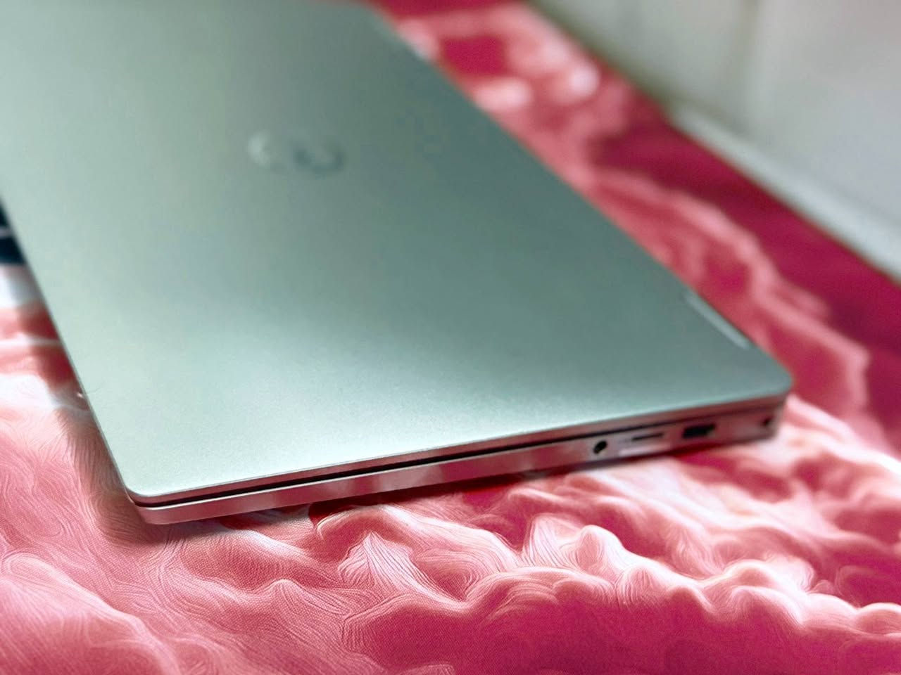 عروض النااار 🔥🔥 مناسب للبرامج الهندسية مثل الاوتوكاد و العاب البوبجي. 
لابتوب دل سلم رفيع جدا من فئة  الجيل الثامن و لمس قلاب 360 درجة ورام 16 كيكا  و هارد 256 ssd M.2 NVMe  بنظافة عالية. 

💭 مواصفات اللابتوب⚡⚡⚡⚡ ⬇️

Dell Latitude 7400 2in 1 
Core i7 - 8 th 
Ram: 16 GB 
Hard: 256 GB - SSD
Graphic card: Intel (R) HD Graphics 620 - 8 GB
Screen: 14 Inches 
Keyboard: English - Arabic

لابتوب Dell Latitude 7400 2in 1 
كوراي 7 - الجيل الثامن
رام: 16 كيكا 
هارد: 256 كيكا - SSD
كرت شاشه داخلي 8 كيكا 
حجم الشاشه 14 انج لمس
كيبورد ضوئي - ليزري ( عربي - انكليزي) شاشة لمس
السعر: ٤٥٠ الف دينار فقط.

🎁🎉  الهدايا والملحقات 🎉🎁

♡ حقيبة
♡ ماوس 
♡ شاحنة 

⭐️ يوجد توصيل لجميع محافظات العراق 🚚
♡ 5 ألف لبغداد.
♡ 7 ألف لجميع المحافظات.

📝 للحجز والاستفسار، 
يرجى التواصل معنا عبر ماسنجر الصفحة
او عبر الواتساب: ***********
🤝 مركز نانو تكنولوجي 
لبيع وشراء اللابتوبات المستخدمة في العراق
العنوان: بابل - المحاويل - حي الاسرة 

ضمان من اي عطل لعشرة أيام لجميع القطع.
