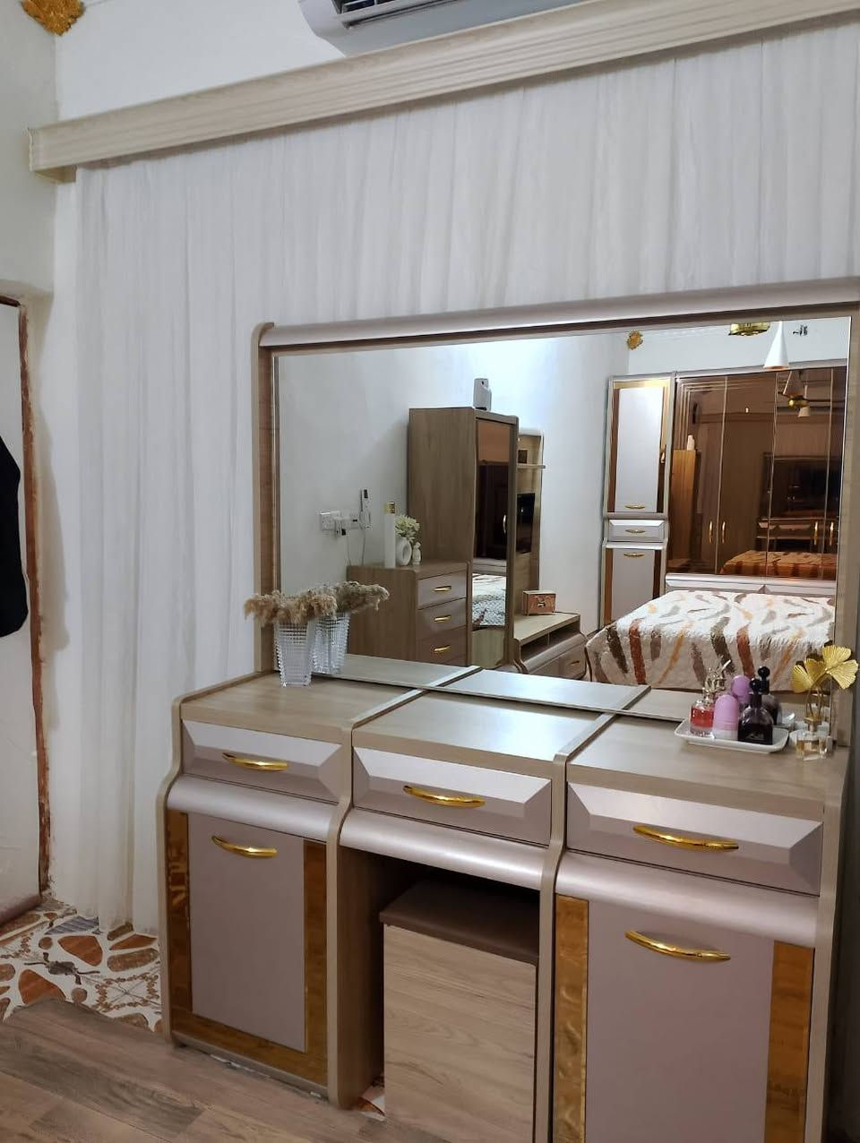 السلام عليكم عندي غرفه تركيه
اكثر من ١٠ قطع

تكمه 

نسبه نضافتها ٩٨٪ 

مضطره ابيعها بسبب الانتقال والمكان الي انتقله زغير متكفي بيها لهل سبب يعني 

وشرط تجون وتشوفوها بعينكم
ووياها كارت الضمان لهسه مخلصان
اخذتها ٤ الا ربع واريدها ٢ ونص


**إذا كنت صاحب هذا الإعلان وتريد حذفه لأي سبب، رجاءا أرسل رسالة إلى الدعم الفني**