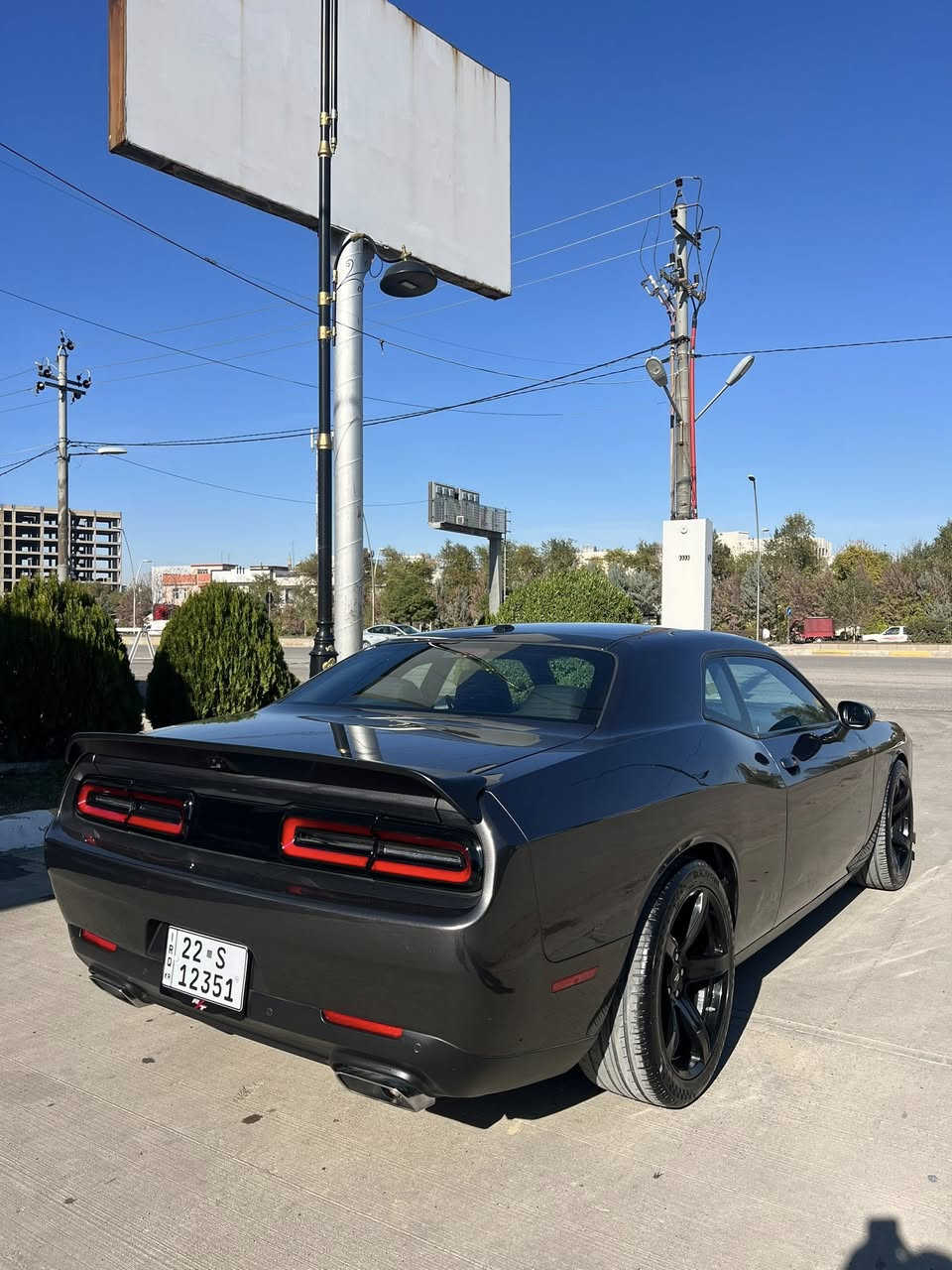 سلام عليكم 
دوج چالنجر
موديل 2023
لون نفطي 
محرك V8 RT 
مواصفات 
شاشة جبيره وكاميرا 
كشنات شامو و جلد احمر 
ويأبى تايرات 20
گير و محرك و كهربائي بشرط 
ماشية قليل 28مايل فقط
رقم و سنوية فحص وهزة جديدة 
سيارة ب اسمي تحويل مباشر 
سيارة بي كم قطعة ابيعة حزام 
سعر مطلوب 167$
مكان سيارة اربيل 
واتس اب ***********
