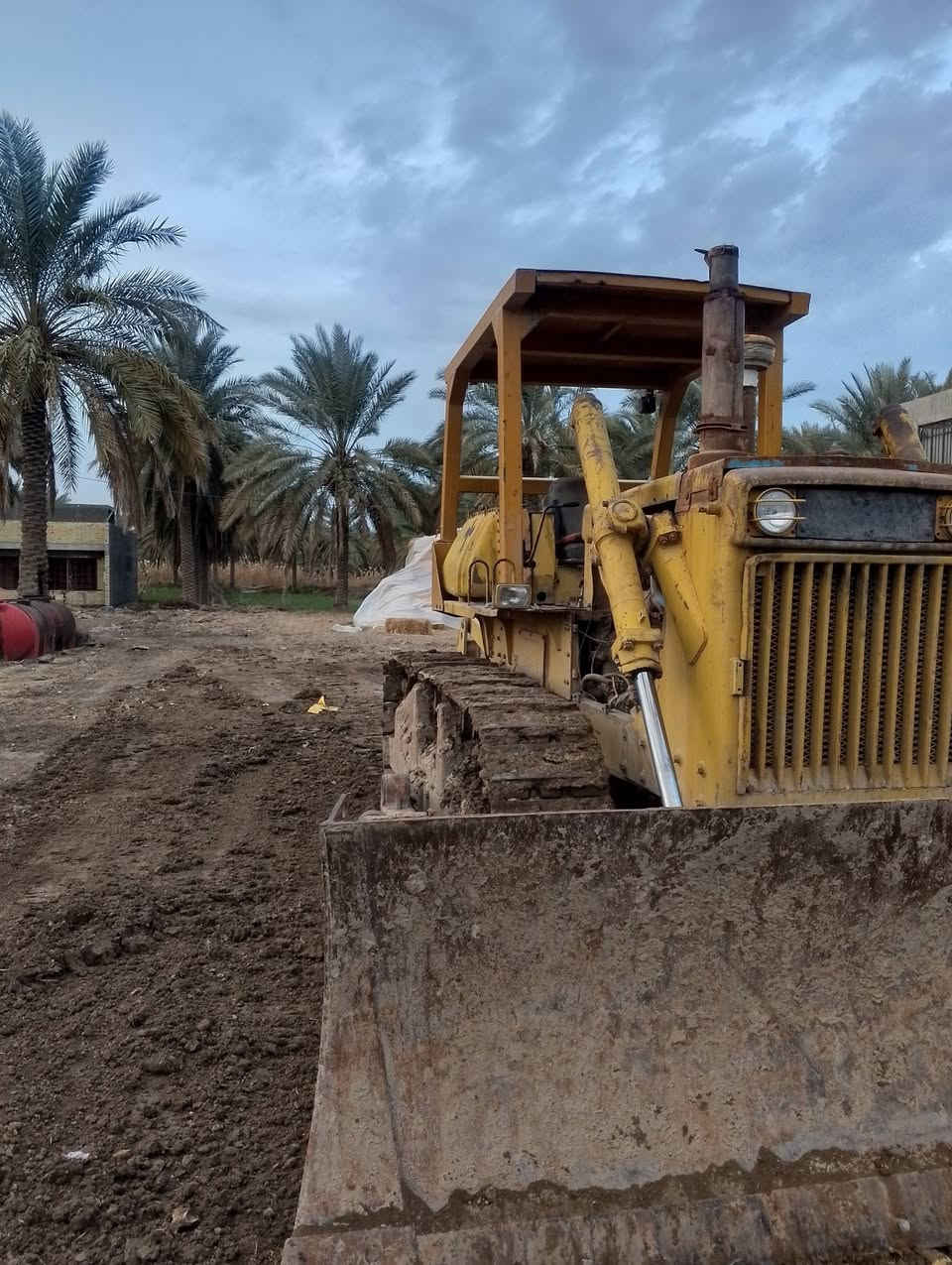 سلام عليكم بلدوزر كوماتسو للبيع موديل 82 حجم 65 الاتصال على رقم ***********
