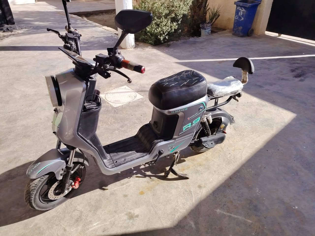 دراجة شحن R9 اربع سراعات 
نظام الـPark 

يرجع ليورة R

اربع اشاير 

خمسة بطاريات الكبار 

كاملة الملحقات المرايات و البايدر و الشاحنة الاصلية مالتهة 
 
بس بيهة نقص الزنجيل بس تمشي مو شرط اله زنجيل 

السعر 350 وبيهة مجال اذا شراي راسلني على هذا الرقم
0714740111
الدراجة اخو الجديد

العنوان بغداد التاجي منشاء نصر


**إذا كنت صاحب هذا الإعلان وتريد حذفه لأي سبب، رجاءا أرسل رسالة إلى الدعم الفني**