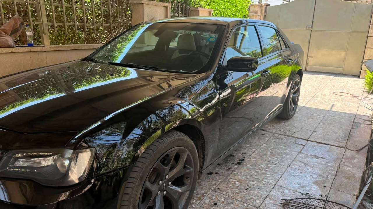 كرايسلر 300 (أوباما) 2021
محرك 3.6 لتر V6
دفع خلفي RWD
ماشية 100 ألف كم

المواصفات:
• داخلية سوداء
• مقاعد جلد فاخرة
• كرسي السائق كهربائي 8 وضعيات
• مقود جلد متعدد الوظائف
• مسند يد أمامي وخلفي
• فتحات تكييف خلفية
• إضاءة داخلية LED
• شاشة 8.4 إنج Uconnect
• Apple CarPlay
• Android Auto
• Bluetooth
• USB
• نظام صوت 6 سماعات
• شاشة معلومات بين العدادات
• تشغيل بصمة
• دخول ذكي بدون مفتاح
• مثبت سرعة
• كاميرا خلفية
• نظام ABS
• نظام الثبات الإلكتروني ESP
• Traction Control
• مراقبة ضغط الإطارات
• Hill Start Assist
• مصابيح LED نهارية

السعر: 22,500$

رقم الشاصي:
2C3CCAAG4MH516146

العنوان:
بغداد - السيدية

للاستفسار:
***********
