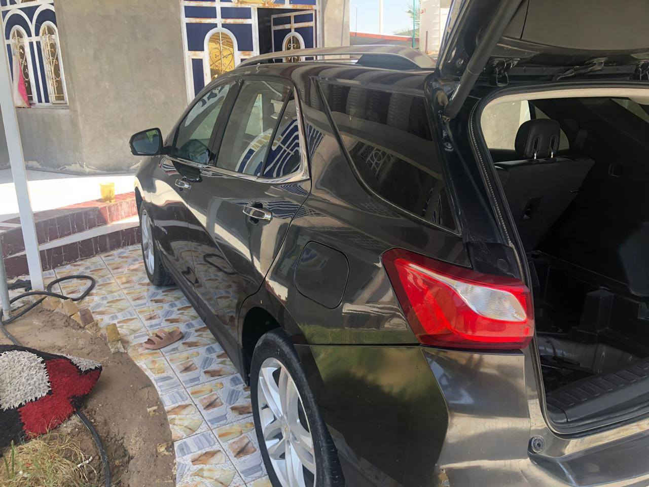 الطراز والماركة: Chevrolet Equinox 
سنة الصنع:2020
لون السيارة: رصاصي رمادي
نوع الهيكل: كروس اوفر
نوع الوقود: بنزين 
نظام الدفع : دفع رباعي All wheel drive 
ناقل الحركة: اوتوماتيك 
سعة المحرك: 2لتر
نظام المكابح المانعه للانزلاق :ABS
نظام التحكم الالكتروني في الاستقرار (ESC)
نظام الرؤية الخلفيه 
تشغيل عن بعد
مقاعد جلد
قطعتين تبريد
نظام ملاحة GPS
نظام صوتيها الجودة
شاشة لمس 

نظام مراقبة ضغط الاطارات
تليفون 
***********
السعر....160
مكلف بلنشر
