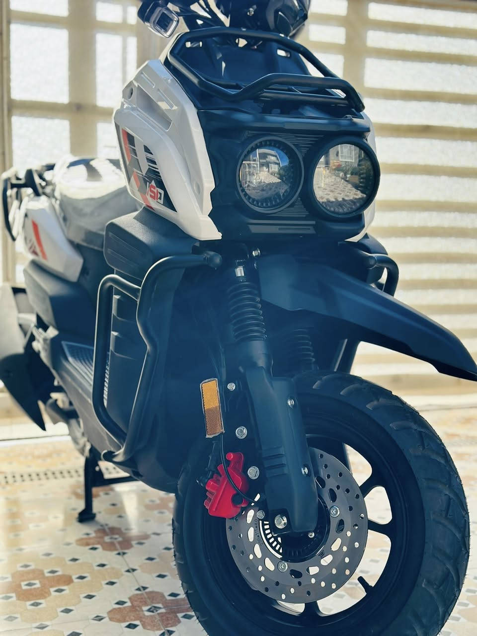 السلام عليكم
دراجه اباتشي همر امتياز ايطالي ماشيه 5 الاف فقط
برغي ممفتوح منها دراجه جديده واضحه بالصور
السعر 1150 
العنوان حله  مجسر الثوره
‏‭0770 028 8201
