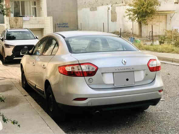 Rinault fluence 2016 
***********
سفري شةريكة يةك دةستة
بوياخي نية يةك ساردي هةية
97 هةزار روشتوة 
گيرو مةكينة بةشةرت 
مةكينةي نةكراوةتةوة
سوكان فوليوم 
دةبل گير ئوتوماتيك و عادي 
ئاوينة ئيشارةت
بلوتوز
سعري 80  گةلاو كةمي مةجال السليمانية
