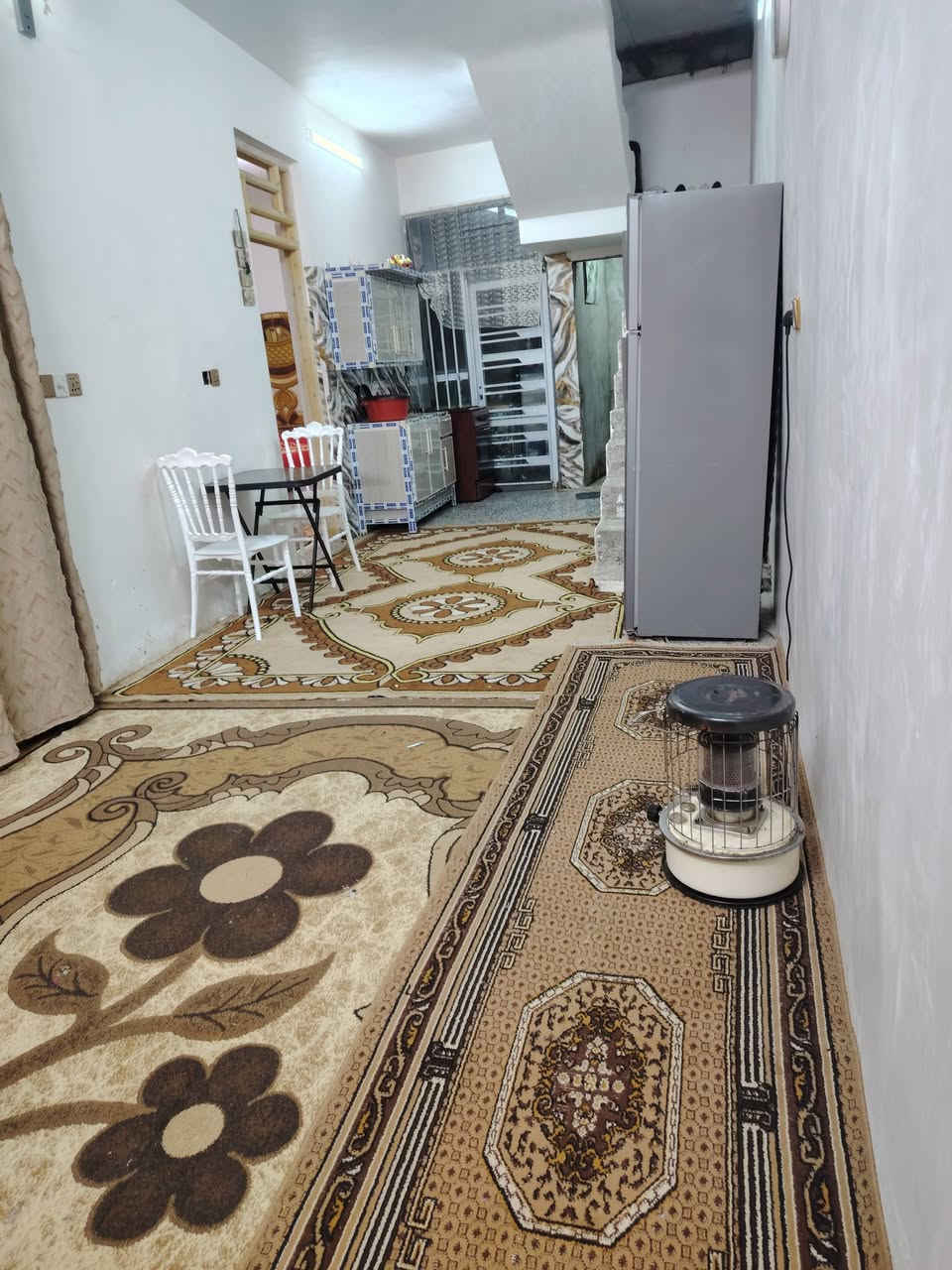 سلام عليكم بيت للبيع في حي الأمير قرب شارع البحيره كل الخدمات موجوده مساحة {90 متر يحتوي صاله 11متر وغرفت نوم 5×5 ومنور وحمام ومساحته حوش نوع العقار سند 25 زراعي سعر 32 بي مجال للاستفسار ***********
