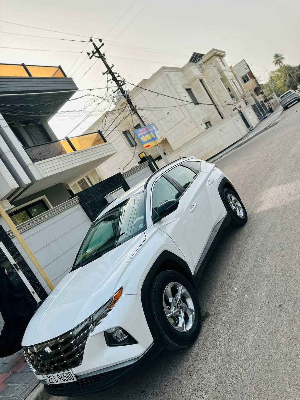 السلام عليكم توسان للبيع (بدون مراوس) موديل 2023 فول مواصفات عدا الفتحة بيهة صبغ جاملغ وبنيد فقط بدون دواخل رقم شمالي وبسمنة تحويل ثاني يوم ماكو اي شكال 
مواصفات السيارة
(1) بصمة+ كشنات كهرباء
(2) شاشة كبيرة+ كامرة خلفية
(3) رادارات وحساسات جانبية وامامية وخلفية
(4) هندبريك بصمة+ انظمة قيادية
(5) اشاير بل مري + ويل كب
(6) قطعتين تبريد+ تحكمات ستيرن
(7) مكينة ١٠٠/١٠٠
(8) كير درجة اولى
(9) صدر وتبريد وتدفئة مكفولات
(10) ميكانيكيات وكهربائيات وحدادية ١٠٠/١٠٠
(11) تخم تايرات جدد+ داخل غرفة جديدة
(12) السيارة جاهزة مابيها اي نقص السعر ( ١٨٠ ) ورقة وبيها مجال المكان بغداد الكرخ للاستفسار ***********
