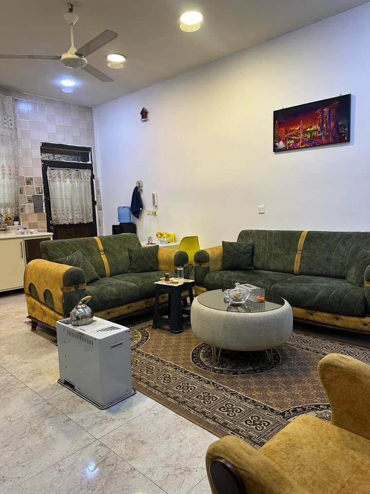 #سلام_عليكم
#دار_للبيع_مساحه_120_متر_واجه_8اونص_اونزال_14

يحتوي على 3غرف نوم+ستقبال+مطبخ+صاله+صحيات 2

طابو زراعي سند ٢٥ إقرار محكمه الدار كله طابوك 

العنوان)؛ بغداد الدوره جمعيه خير الله بل زراعي مال جمعيه

الستفسار *********** *********** ***********
