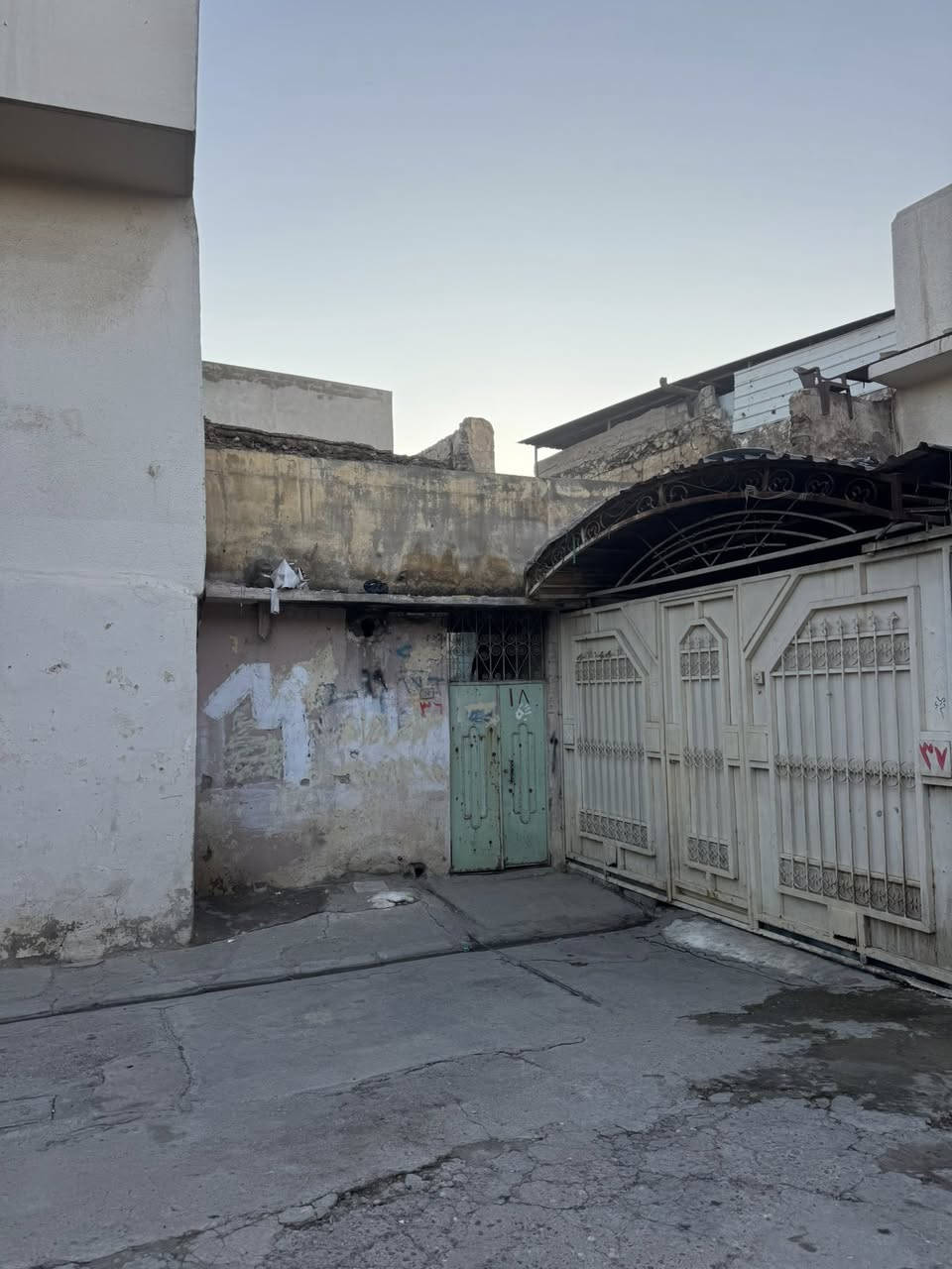 ‏دار للبيع منطقة النبي شيت مقابيل طرشي الشفاء ‏ سند طابو ملك صرف 
‏المساحة 150 متر السيارة تصل إلى باب البيت الواجهة تقريبا 10 متر

 الدار باعتبار ارض 
‏للاستفسار الاتصال 
‏*********** 
‏*********** ￼
