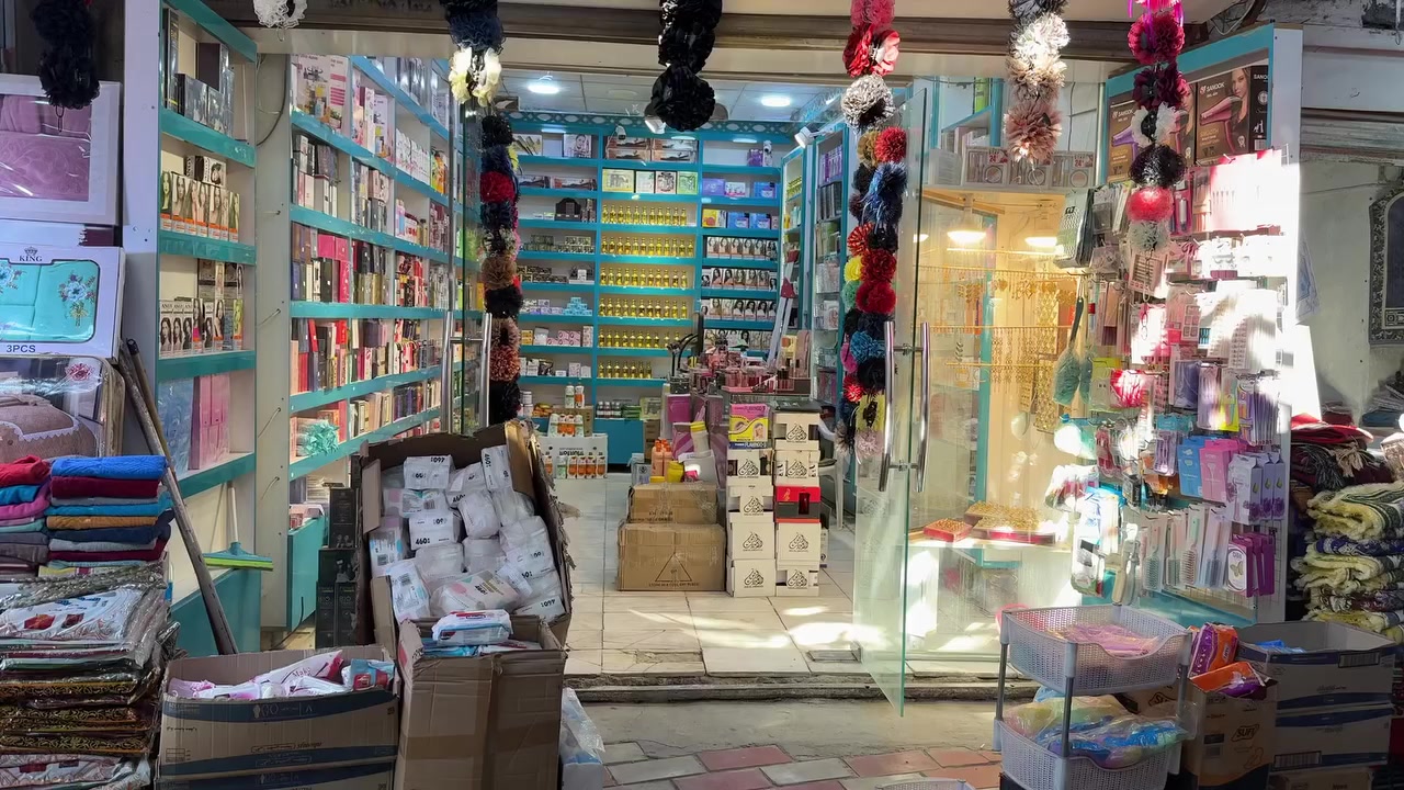 السلام عليكم كوزمتك للبيع كربلاء طويريج سوق طويريج للبيع كامل الغراض والديكور مدفوع ايجار للاستفسار ***********
