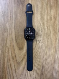 ساعة ابل جيل سابع حجم٤٥ بطاريه ٨٦٪؜ نظافة ٩٩٪؜  مع كافة ملحقاته ١٩٠ ال...