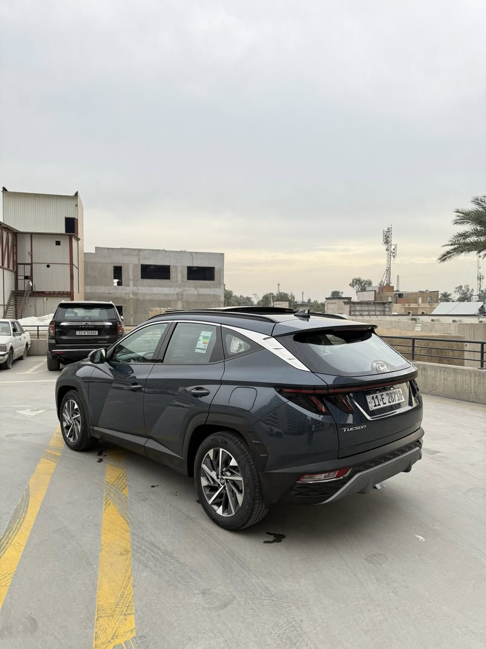 توسان خليجي 2023
فول اعلى مواصفات بالخليجي 
السيارة لون مميز ومعدودات الي بلونها 
بالحقيقة لونها افتح واحلى 
كشنات كهرباء وتبريد مقاعد 
بانوراما 
بردات خلفية 
السيارة مكفولة من الصبغ وكير ومحرك 
بيها طخة بسيطة بالباب فقط 
***********
