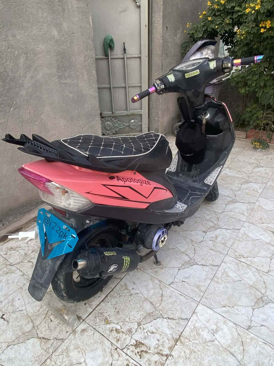 ماكس للبيع فول مواصفات نظيفه حيل محرك بلادي 49 ما مفتوح جيب مصلح وافحص ما نقاصه اي شي كدامك ومرتبه فول كفراته (تجاريه كدامك ورديه تخبل +(كفراته البلاديه تجي وياها) ومرتبه حيل دراجه بلاديه وتخبل 
السعر/700 بيه مجال 
مكان/حله ابي غرق
تواصل/ راسلني او واتساب ***********
