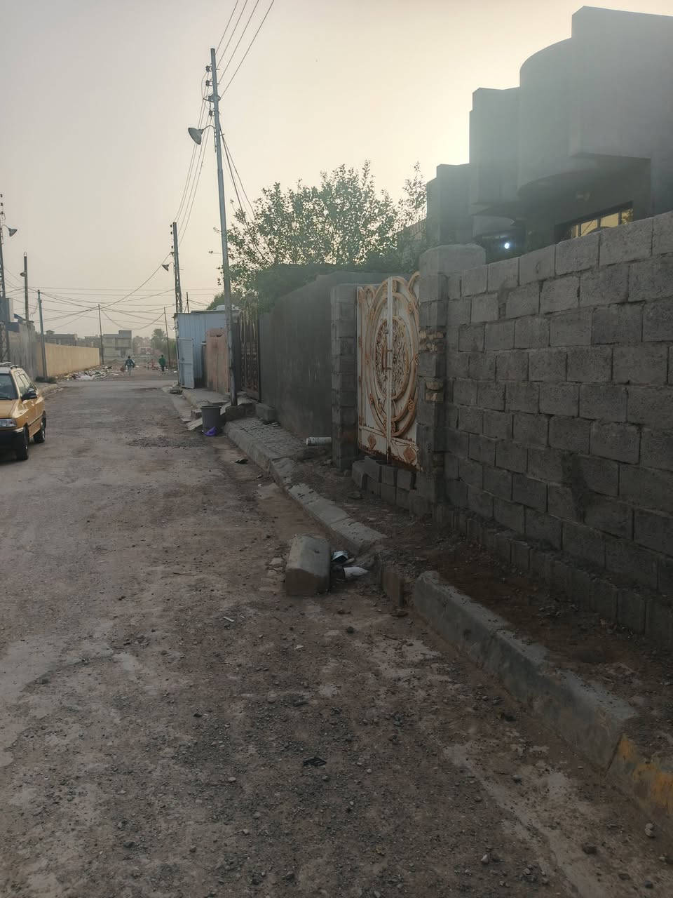 بيت قيد الانشاء للبيع الموقع  خان بني سعد حي العسكري فرع حجي عادل الوكيل بنهاية المدرسة المساحة 200 متر  طابو صرف  ***********
