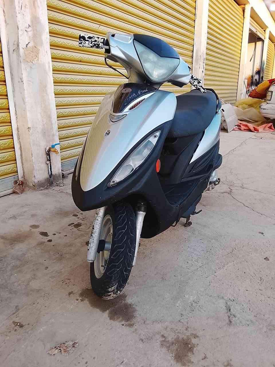 يالله للبيع كايمكو جي فور مال باله محرك نضيف كهربايئت سلف هندر كله شقاله السعر 375بي مجال مكان الرمادي  الرقم ***********
