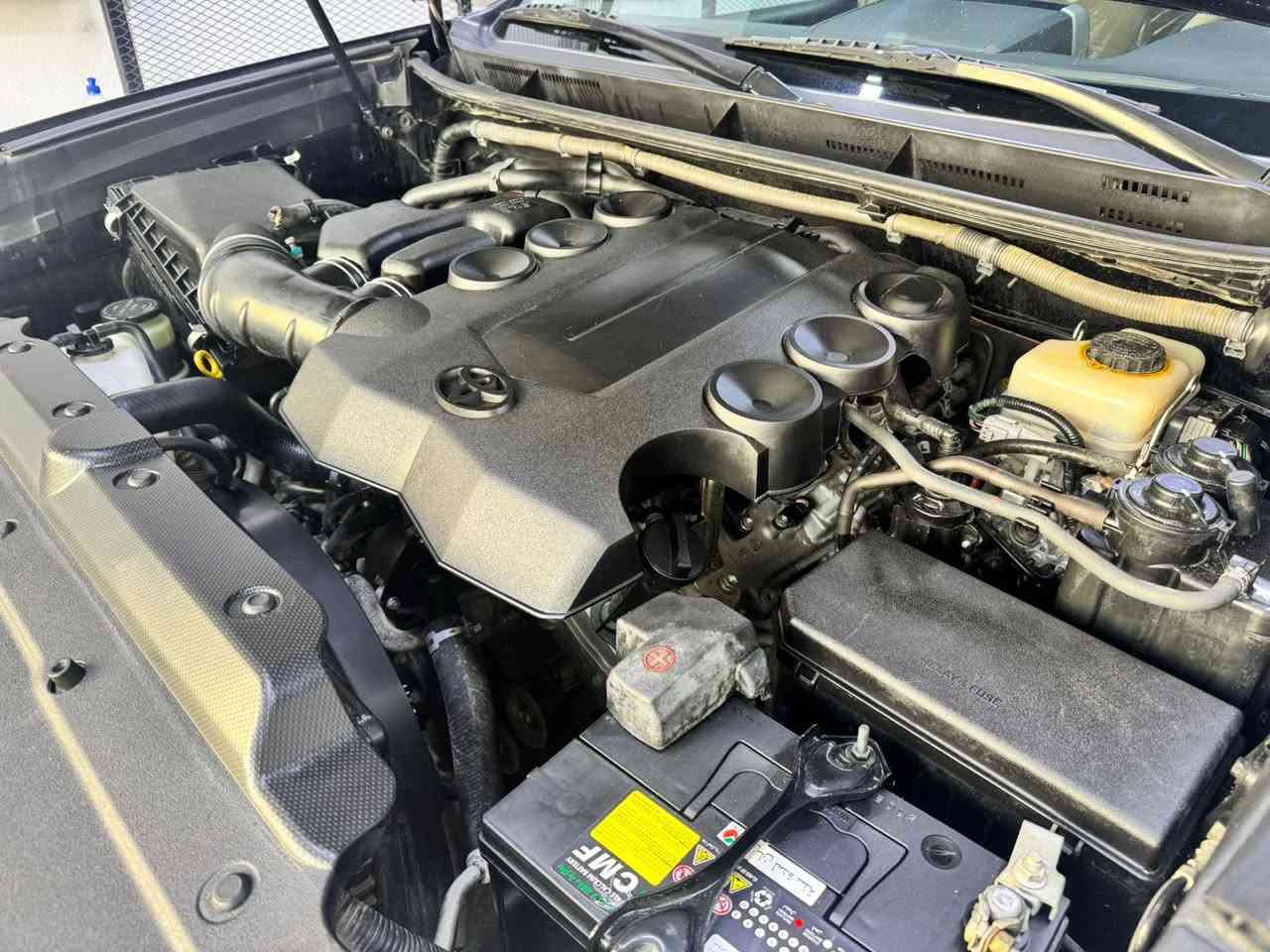 السلام عليكم ورحمة الله للبيع تيوتا برادو 2013 خليجي VX تخم تاير كل السياره علا وضع الشركه كير ومحرك وصدر كله شركه رقم أربيل الجديد صبغ كفاله بيها مكانين بارد فقط وبيها سونار 6 سلندر 7 راكب 3 قطع تبريد ستيرن كهربائي مري شفط فتحه وبصمه ثلاجه وسطيه رقم وسنويه وهزه كلها جديده تحويل مباشر سعرها 285 وبيها مجال قليل الشراي يتصل مكانها بالرمادي 
***********
