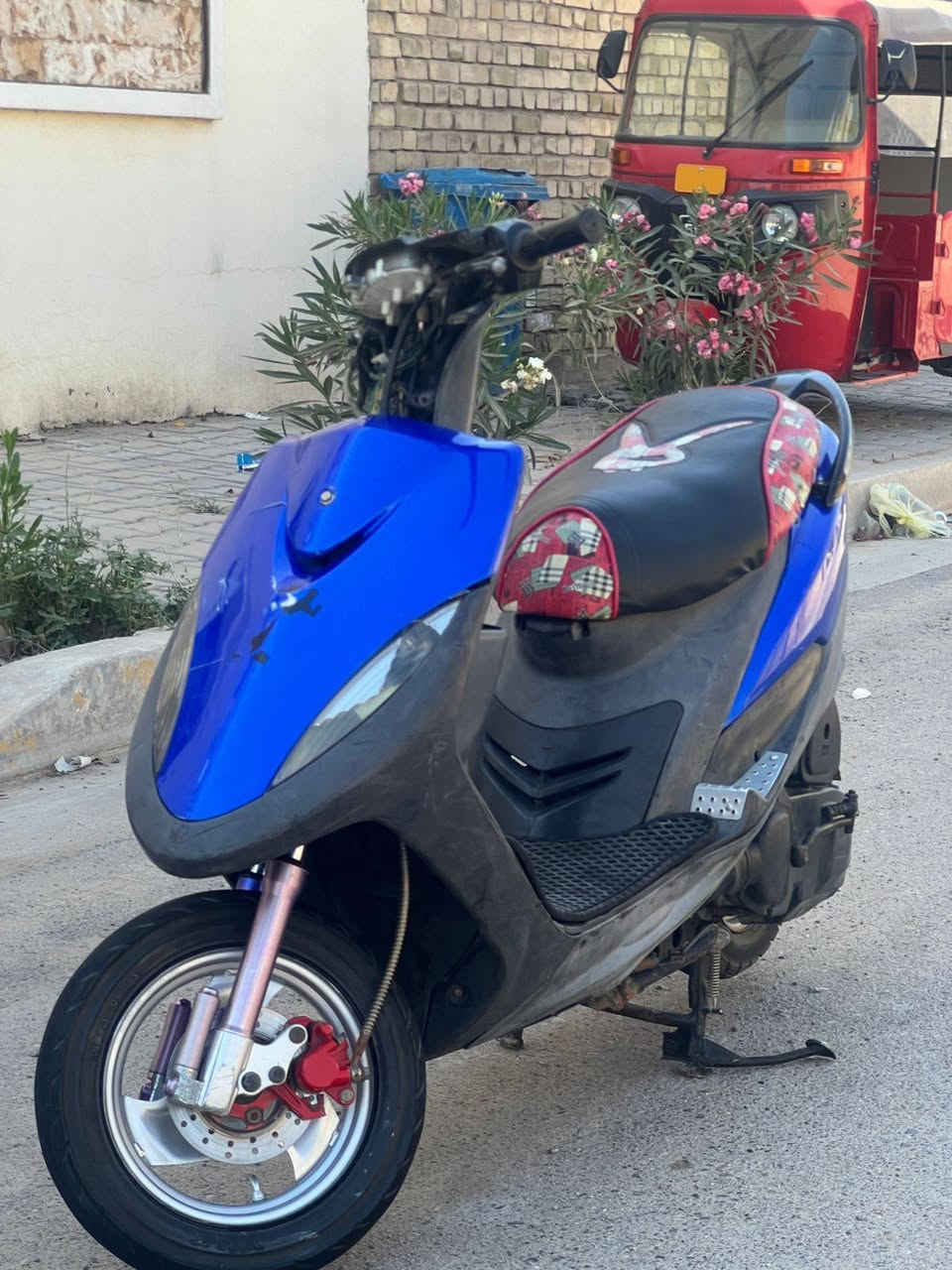 "سلام عليكم.ٍ ماكس عدلة للبيع

مكينه مكفوله من كلشي برغي ما مفتوح بيه (بلاديه) (55)

دراجة كهربائيات شغالة كلها شلع

لايت عالي ناصي اشاير سكن كله شغال 

نكرة سلف. هندر كله شغال.

 السعر.. (500).. وبيها مجال حك الجية

العنوان... بغداد المحموديه

 اتصال ***********

***********"...
