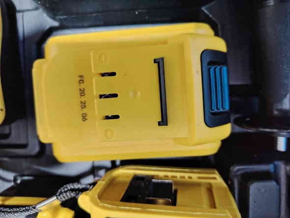 سلام عليكم دريل شحن او دريل لقمه او كوسره ١٢٥ حجم شاحنه سوبر جارج ٧٥ وتوصيل مجاني وذا انتا تجي تأخذه ٣ تقص من السعر كركوك *********** واحد اذار بطارية ٢٠٢٥موديل
