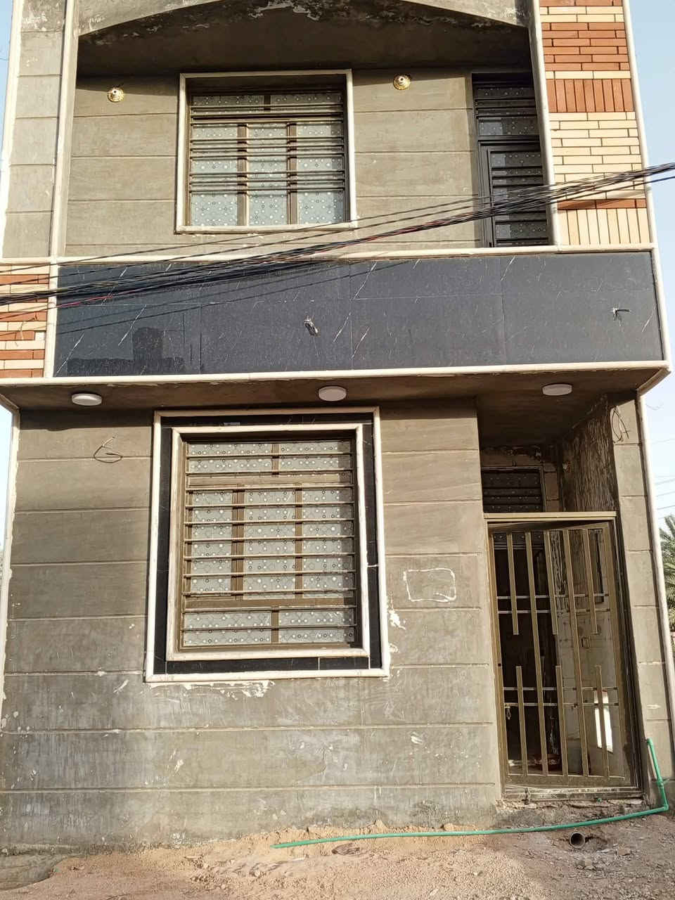 يعلن مكتب الامير للعقار في محافظة كربلاء شارع ابو طالب 
بيت 🏠 🏡 للبيع مساحه ٥٠ متر طابق ونص
العنوان/  كربلاء المقدسة/ مجمع الحياة
بناء طابوك درجه اولى 
خدمات كاملة تبليط شارع ٨م 
يصلح دار سكن او حسينيه للزوار 
يبعد عن حرم الامام الحسين ع السلام ٤كم وعن طريق الزوار والمشاية ٢٠٠ متر 
طابو زراعي سند ٢٥ إقرار بأسم المشتري مباشر 
للاستفسار الاتصال/  ***********
السعر /  65 قفل 
يتوفر لدينا بيوت للبيع بأسعار مناسبة جدا بمختلف المساحات والأماكن 
#كربلاء_مدينة_العشق_والعاشقين

