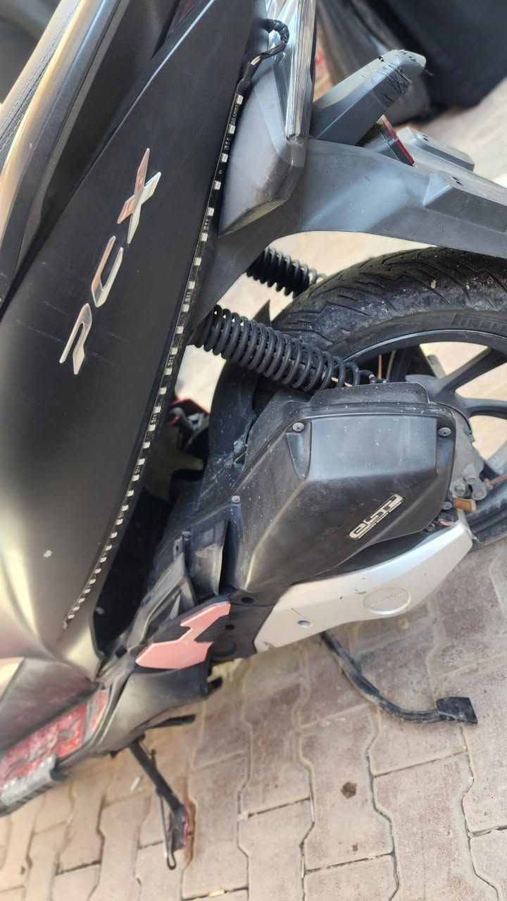 دراجة pcx جيل ثالث كوري
نقص مراية و قبق بانزين مكفولة كفالة عامة ماشية ٩٠ الف
مكاني بغداد الحسينية سعرهة ١٥ قفل قفل 
***********
